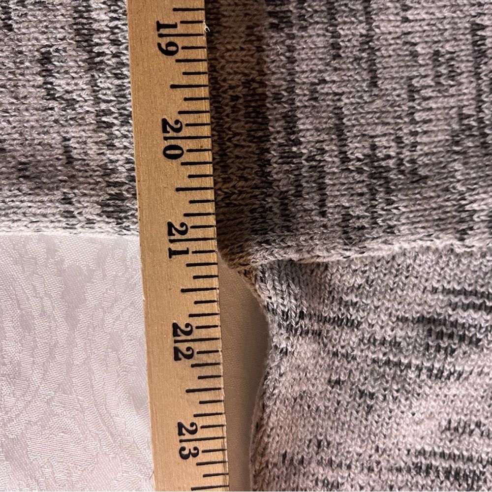 Deb Women's size Med Grey Patterned snowflake Cardigan Sweater - Picture 6 of 8